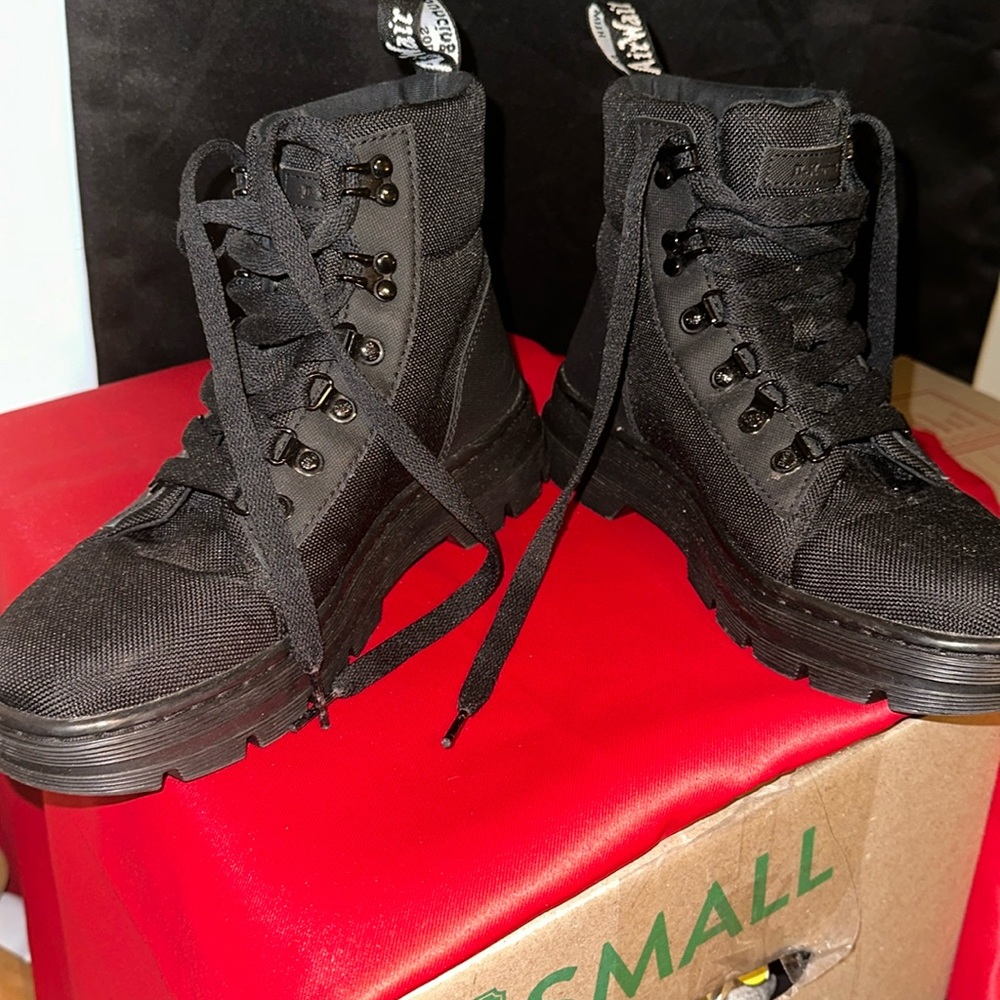 Doc Martens combat boot womens size 8